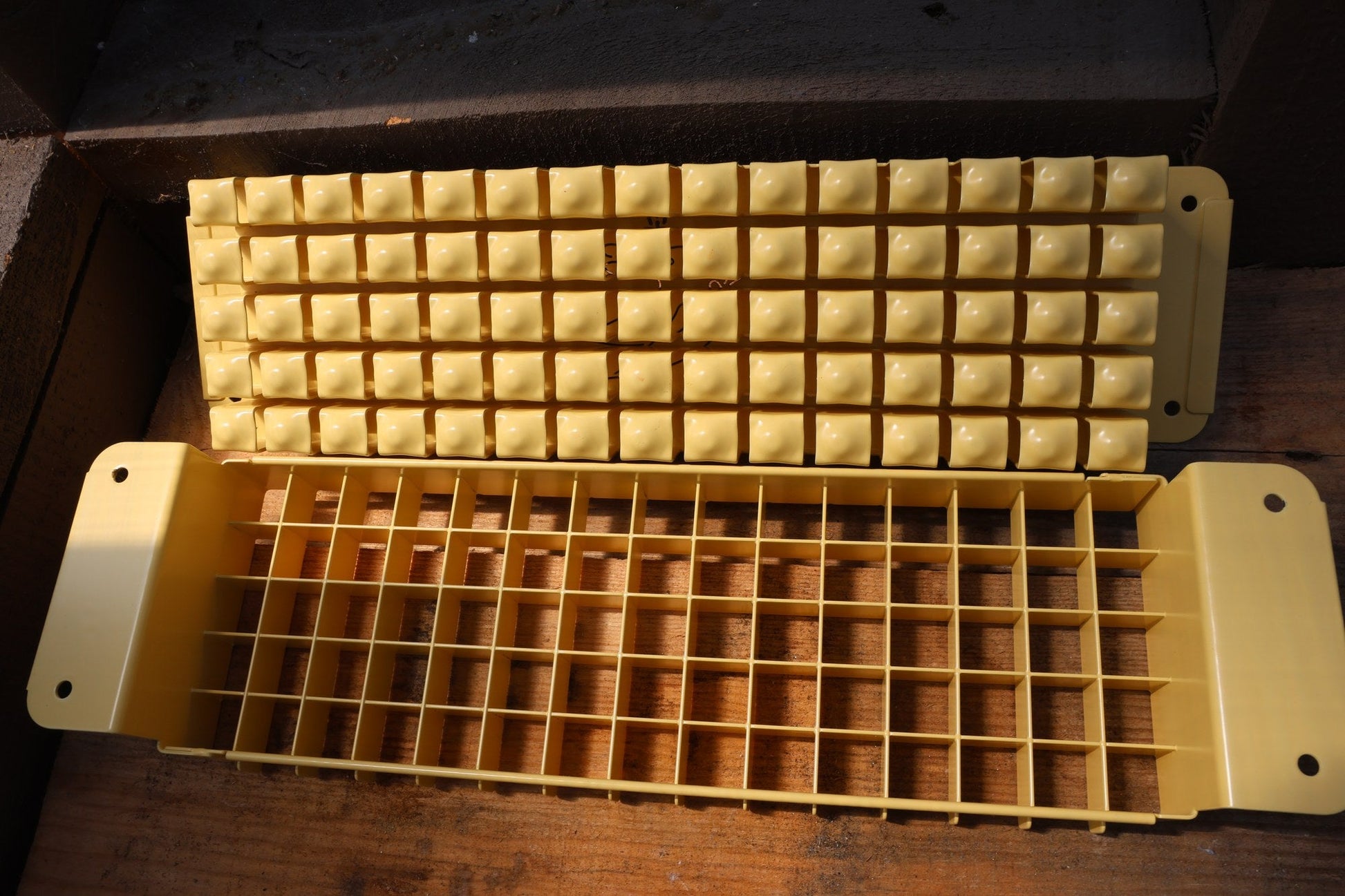 Overhead view of the Swift Blocker Mini 75 grid and block-forming plate